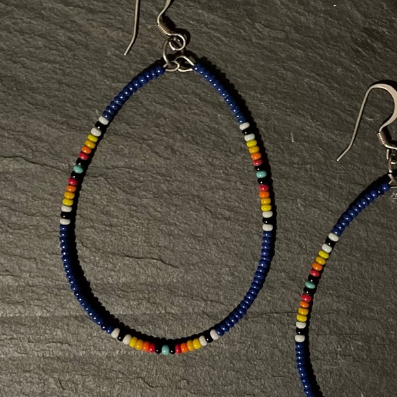 Beautiful multicolored seed bead hoop earrings. - Picture 6 of 7